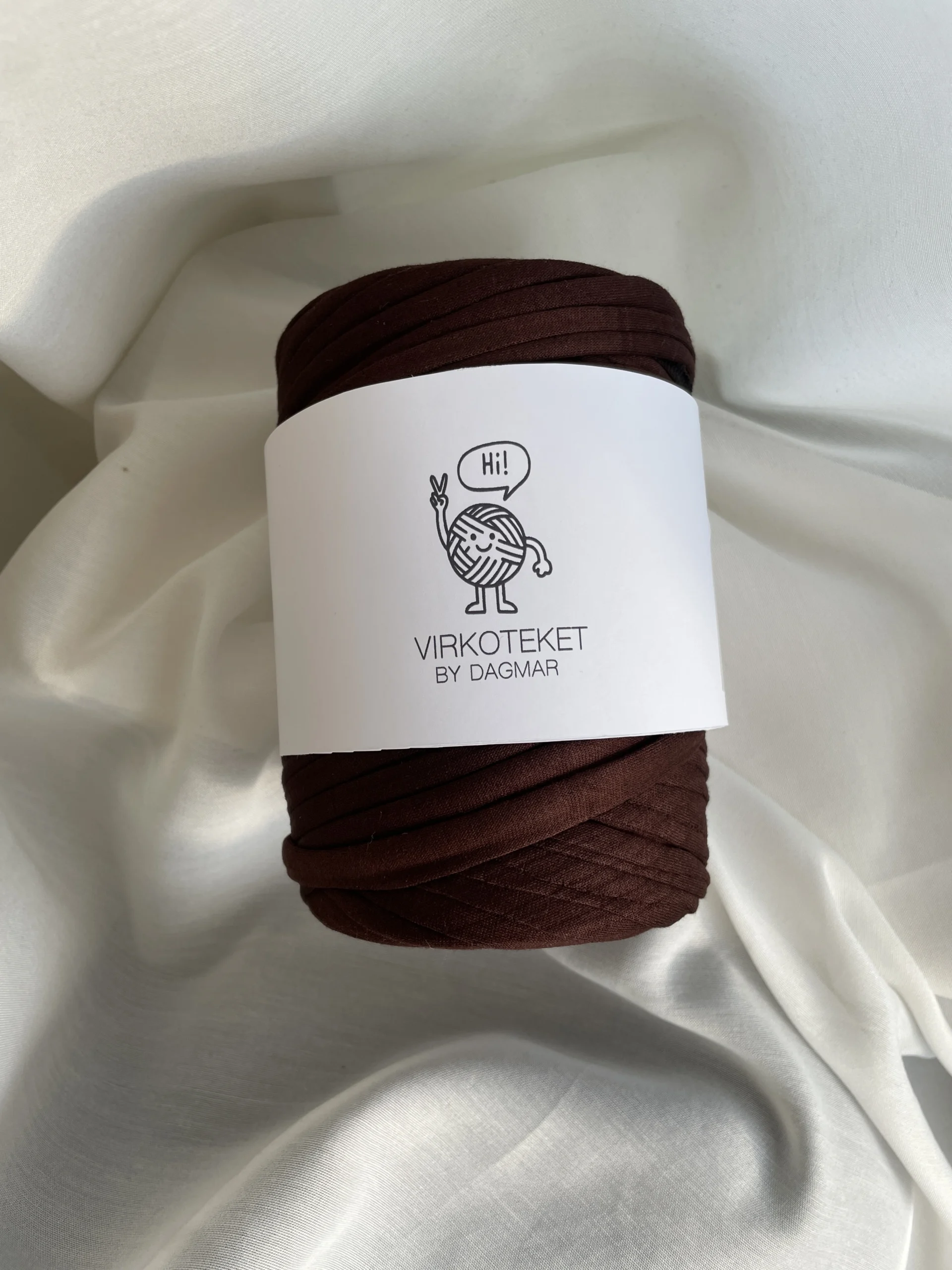 t-shirtgarn brun